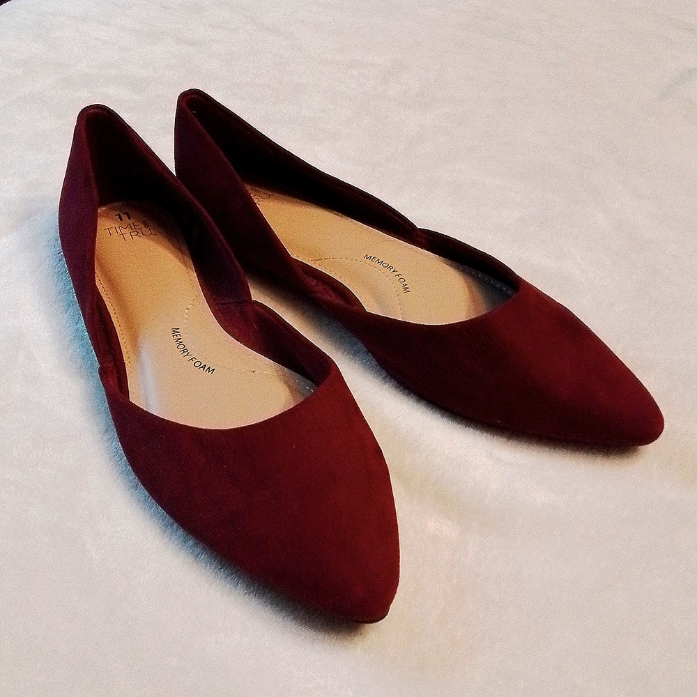 Pointed Maroon Flats